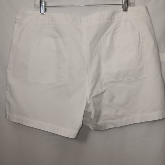NORDSTROM SIGNATURE WHITE ON WHITE SHORTS - Picture 5 of 9